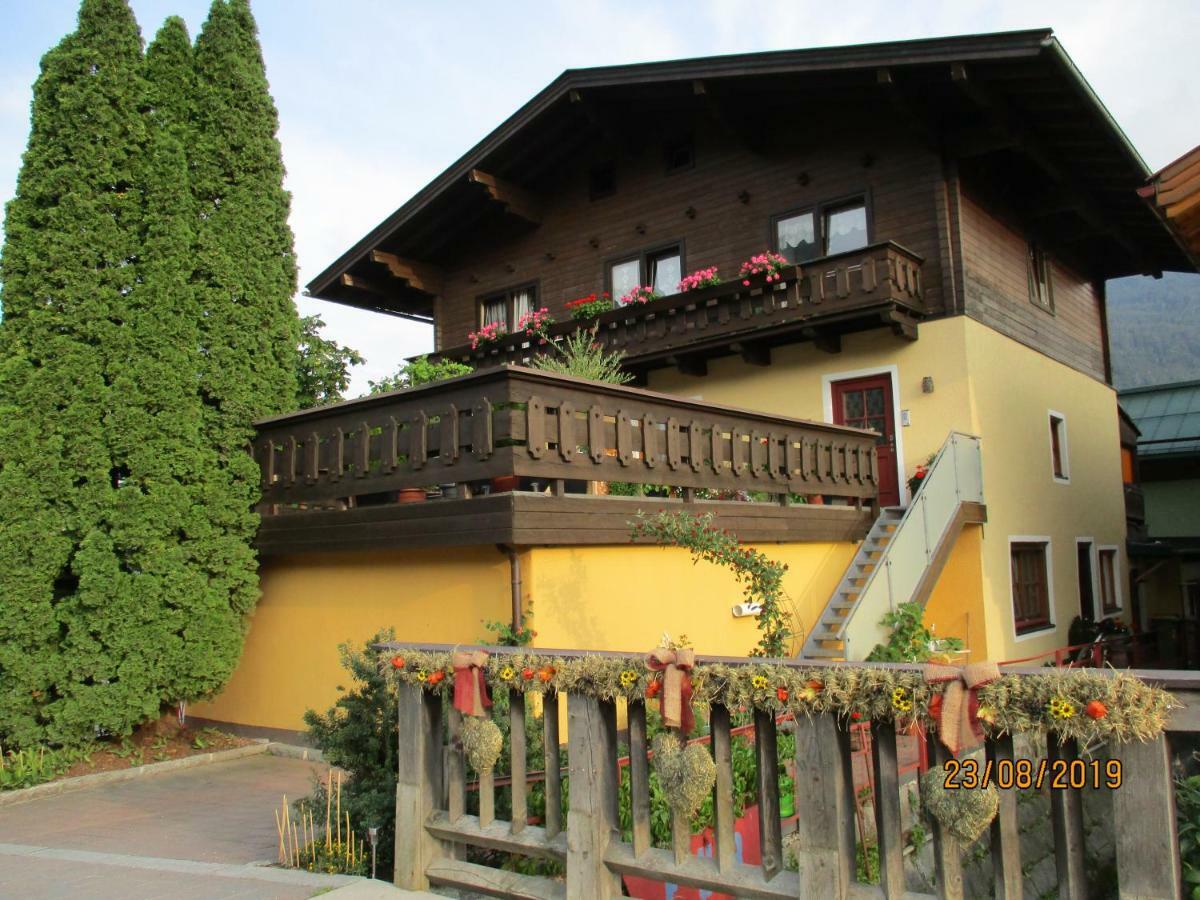 Haus Am Dorfplatz Apartamento Uttendorf Exterior foto
