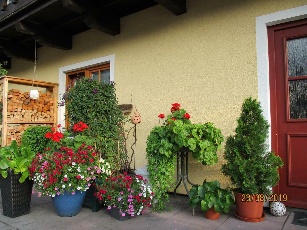 Haus Am Dorfplatz Apartamento Uttendorf Exterior foto